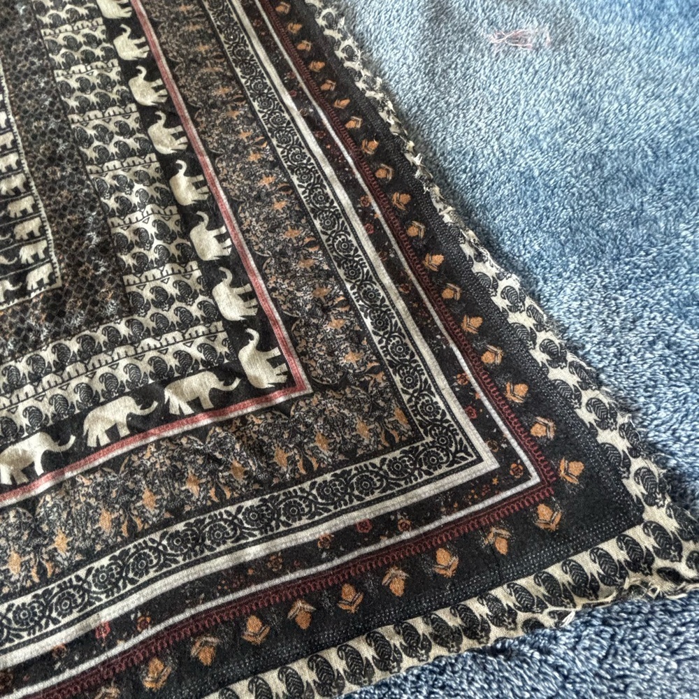Bohoโ Elephant Print 39x39 Square Scarf Wrap Shawl Festival - Picture 4 of 8
